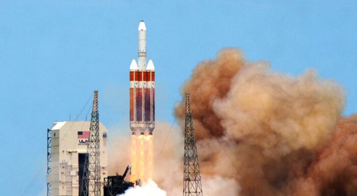 Delta IV Heavy při startu